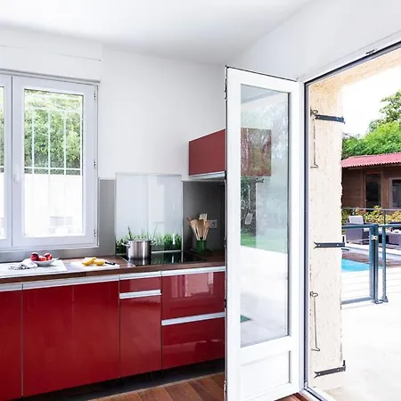 Villa Saint-florent Sleeps 7 Pool Air Con *
