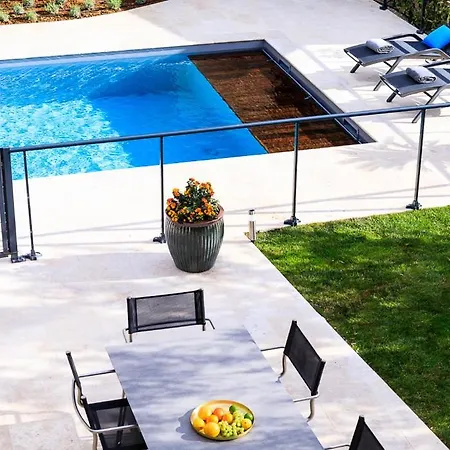 Saint-florent Sleeps 7 Pool Air Con